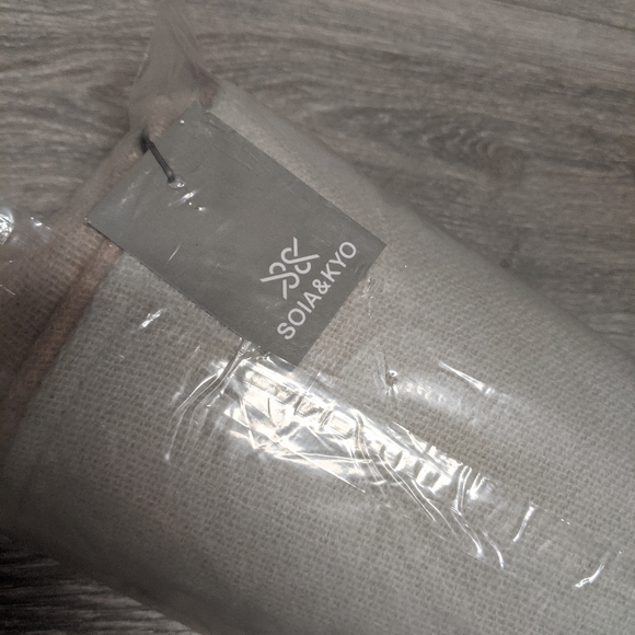 Soia and Kyo Poncho - Picture 3 of 6